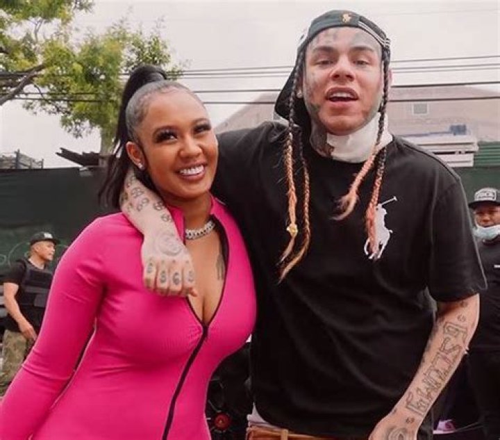 6ix9ine’s Girlfriend Rachel Wattley: Age, Daughter, Husband, Height & Net Worth