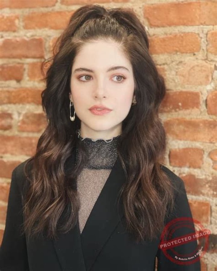 Ainsley Seiger Wiki, Age, Family, Height & Boyfriend