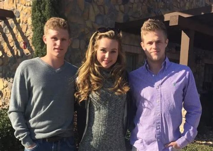 Brec Bassinger | Parents, Brother Beric & Brice ·