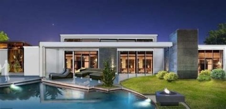 Derek Hough Net Worth: Career & Lifestyle ·