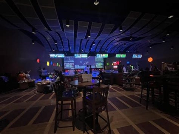 Dive Into Pinz Oakdale Photos