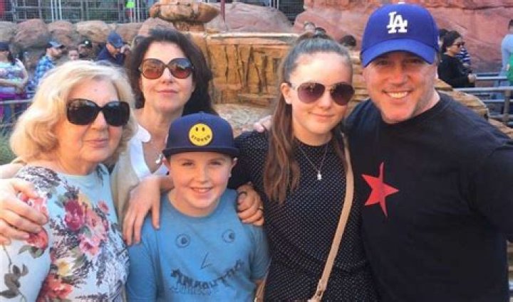 Lochlyn Munro: Wiki, Bio, Age, Family, Career, Net Worth, Wife