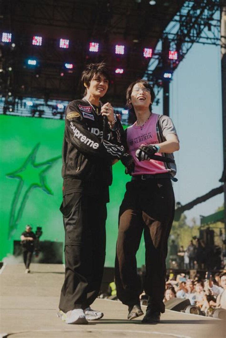 Warren Hue Wikipedia and Age Meet The Artist On Instagram