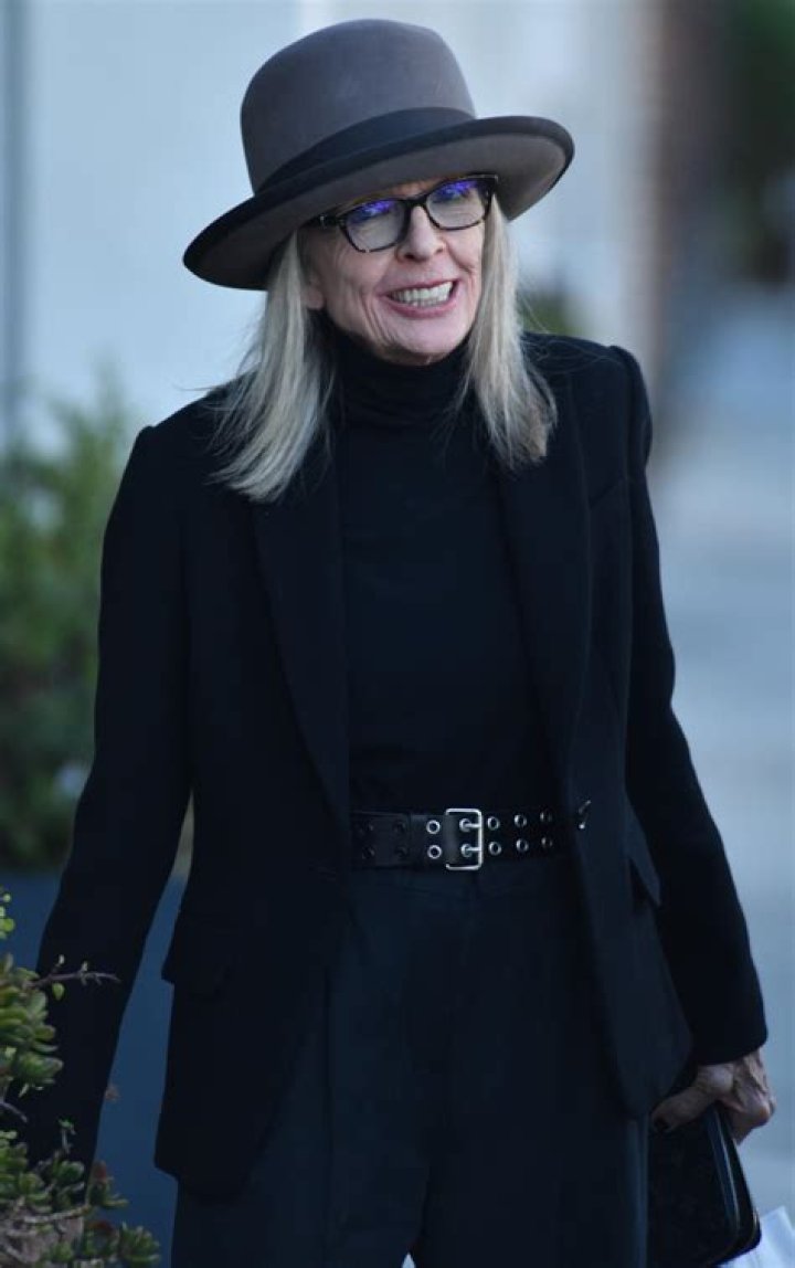 Why Does Diane Keaton Always Wear Turtlenecks, Does She Have A Breast Cancer In Real Life?