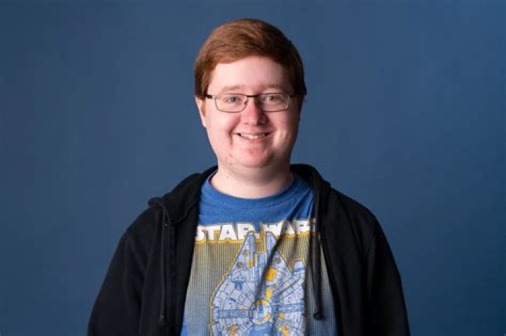 Yvonne Ho – Bio, Family, Facts About Linus Tech Tips Wife